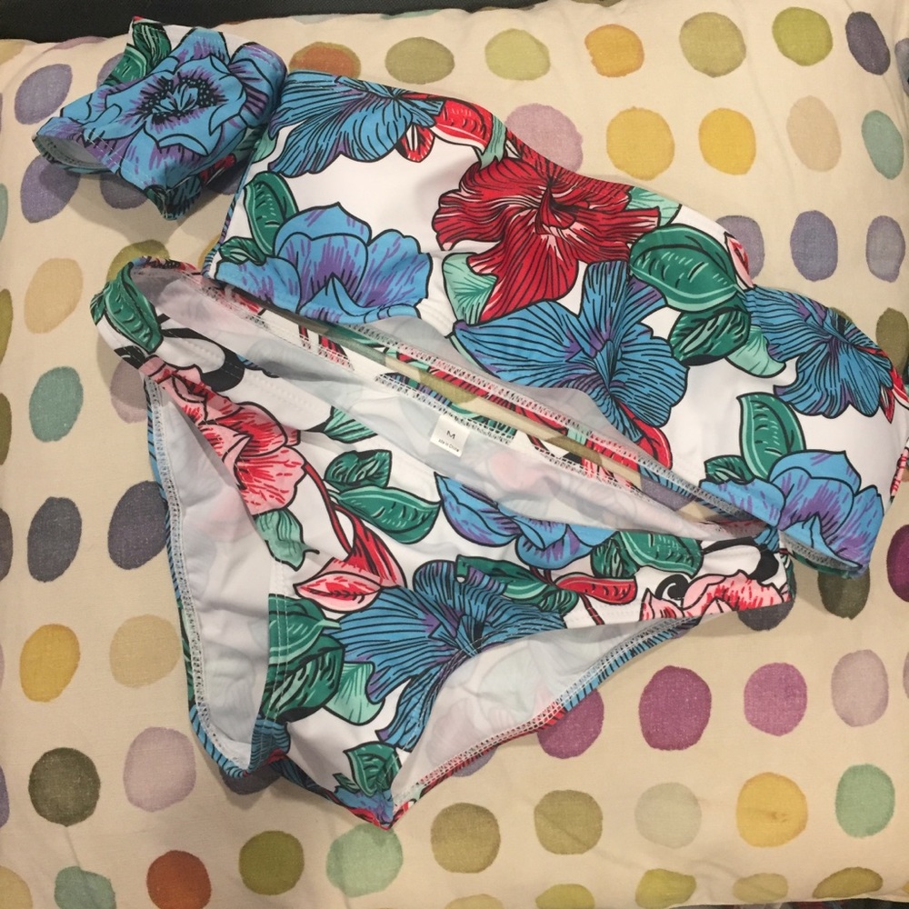 Last One Small🔥Floral Off-shoulder Bikini - Picture 6 of 7